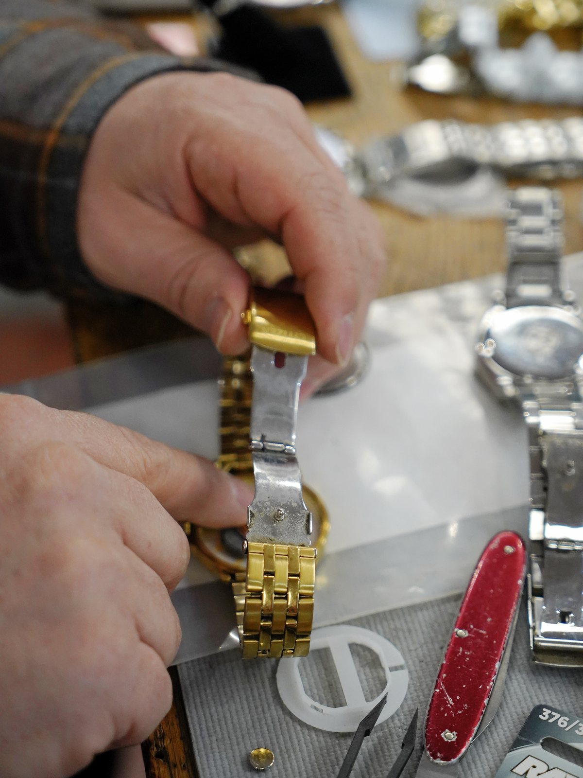Watch clasp work at the bench